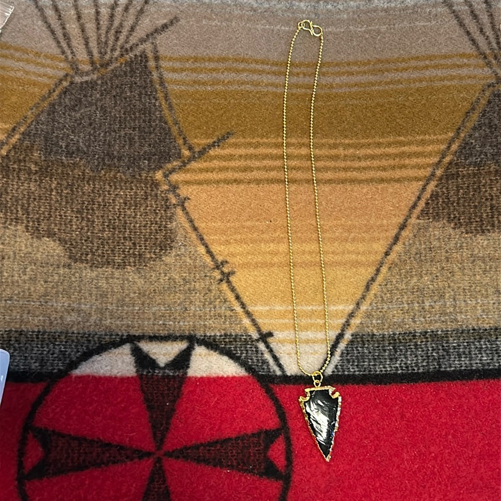 Lava Glass Arrow w/chain
